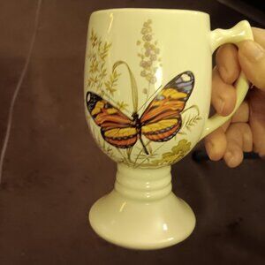 VINTAGE BUTTERFLY goblet cup mug, 1970's BEAUTIFUL ! **READ**